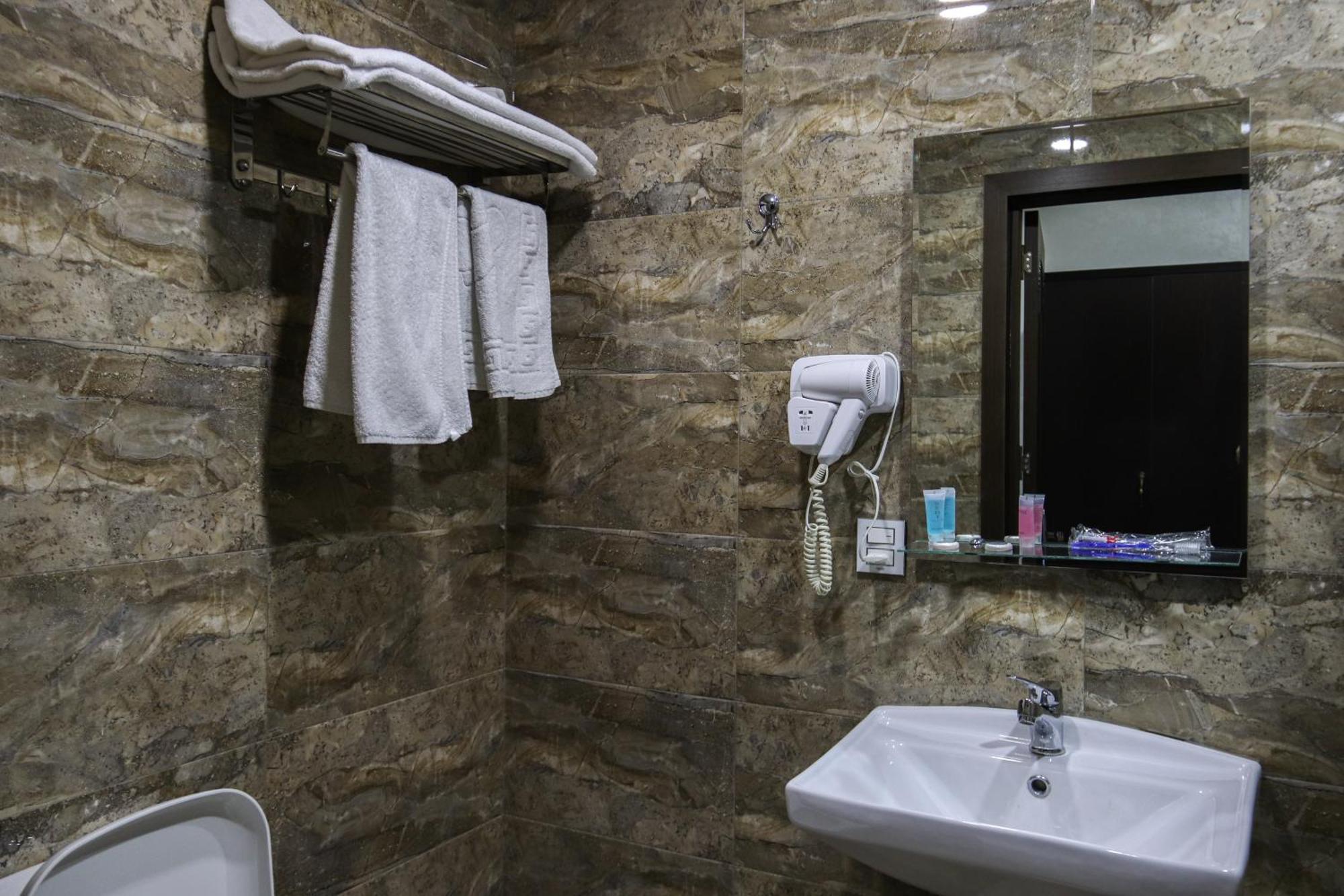 Kristal Inn Hotel Baku Exteriör bild